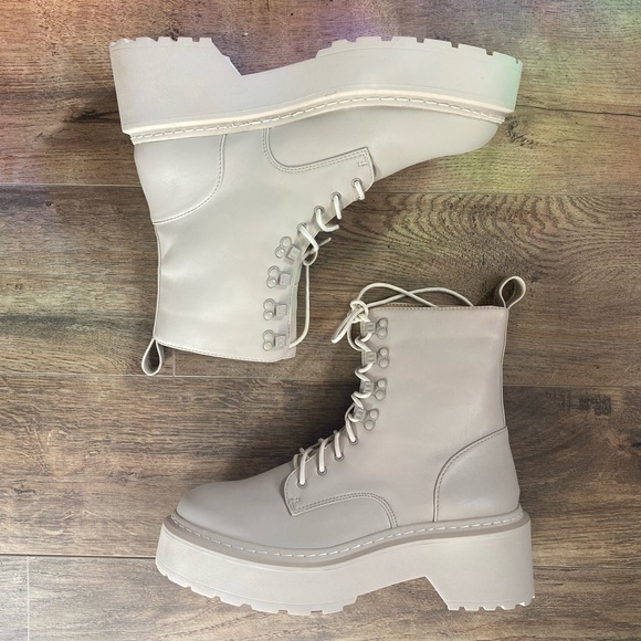 Lace up chunky sole ankle boot - Picture 3 of 3